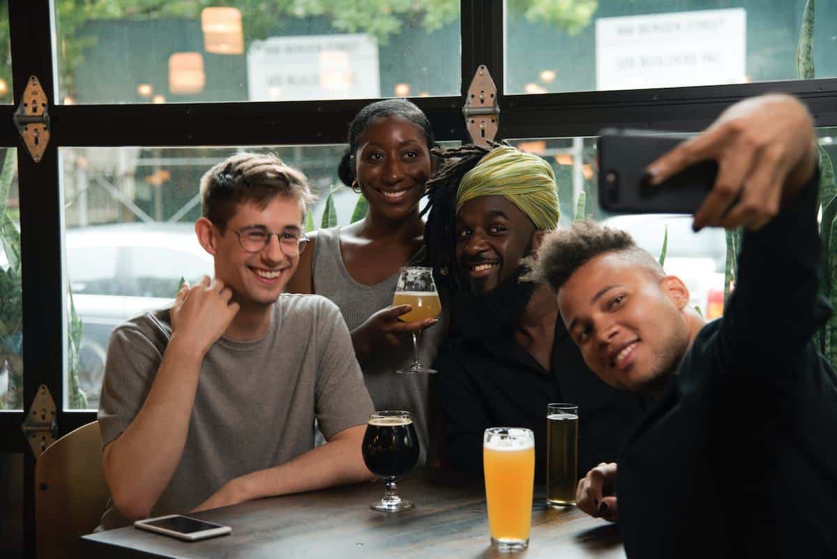 Nucleation Points on Beer Glasses Improve the Carbonation